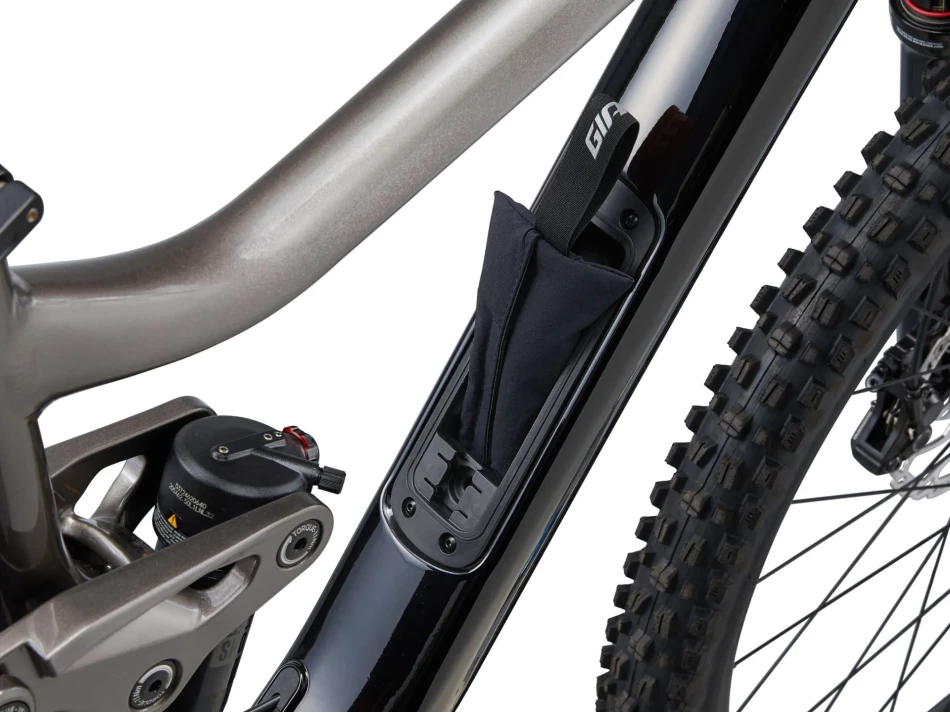GIANT REIGN MX 2 S BLACK/METAL 12V